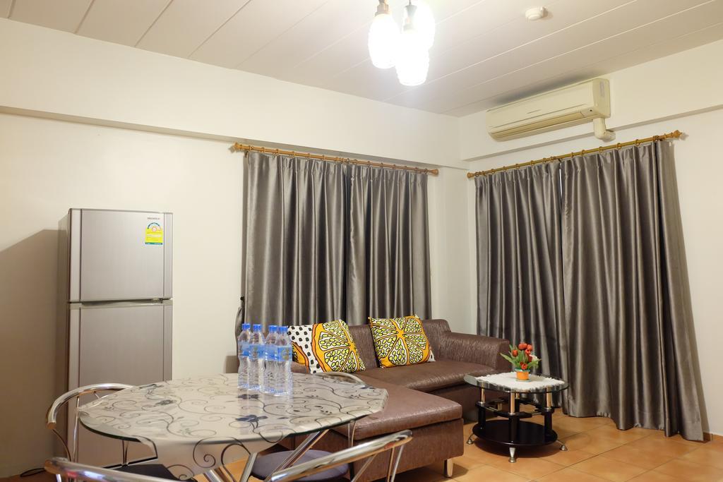 Lomsabai Apartments Bangsaen Exterior foto