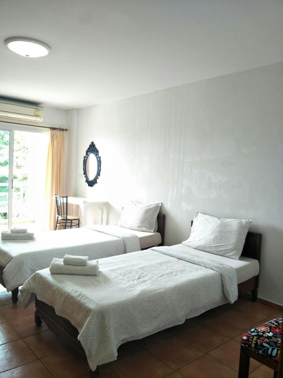 Lomsabai Apartments Bangsaen Exterior foto