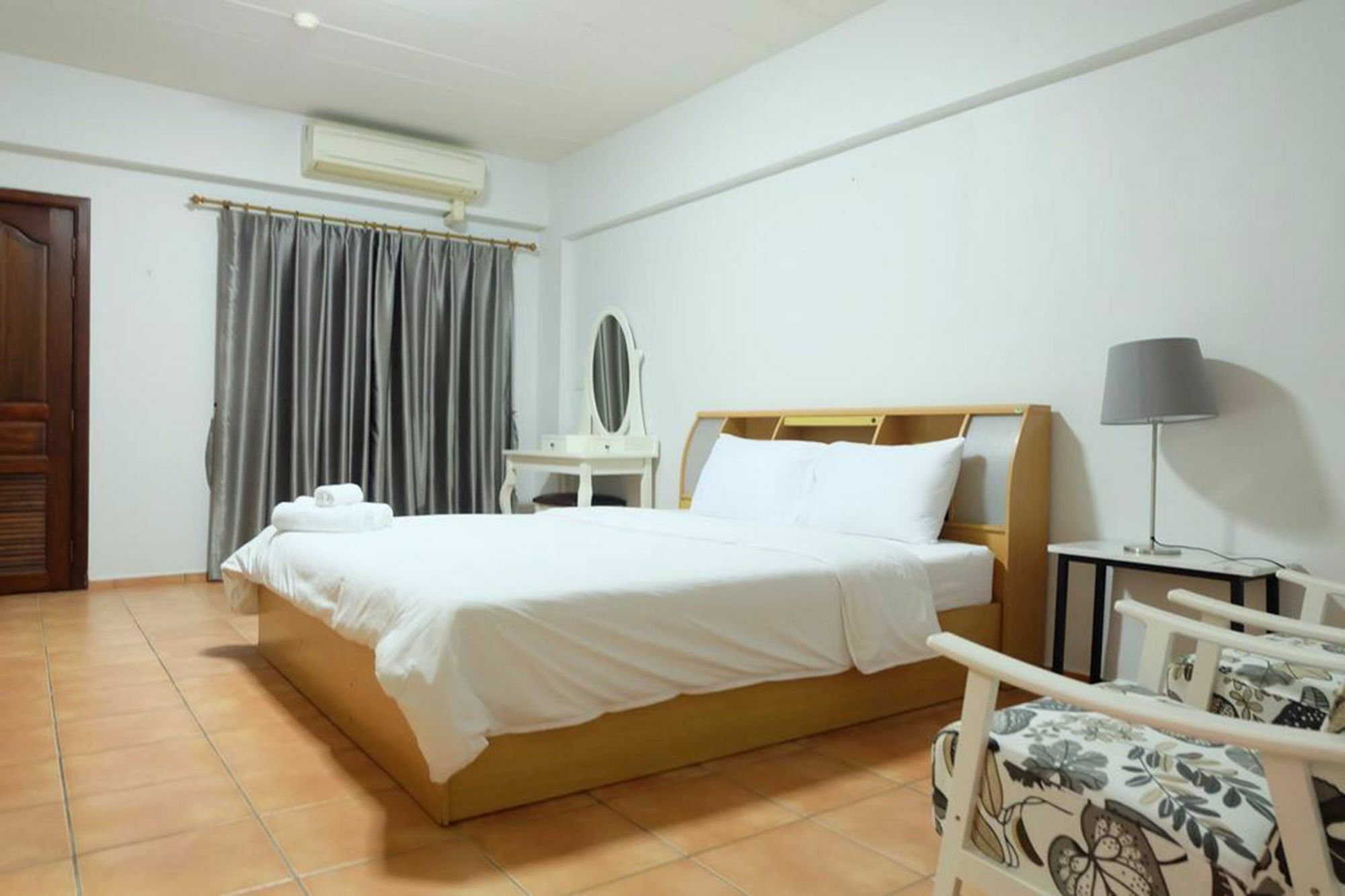 Lomsabai Apartments Bangsaen Exterior foto