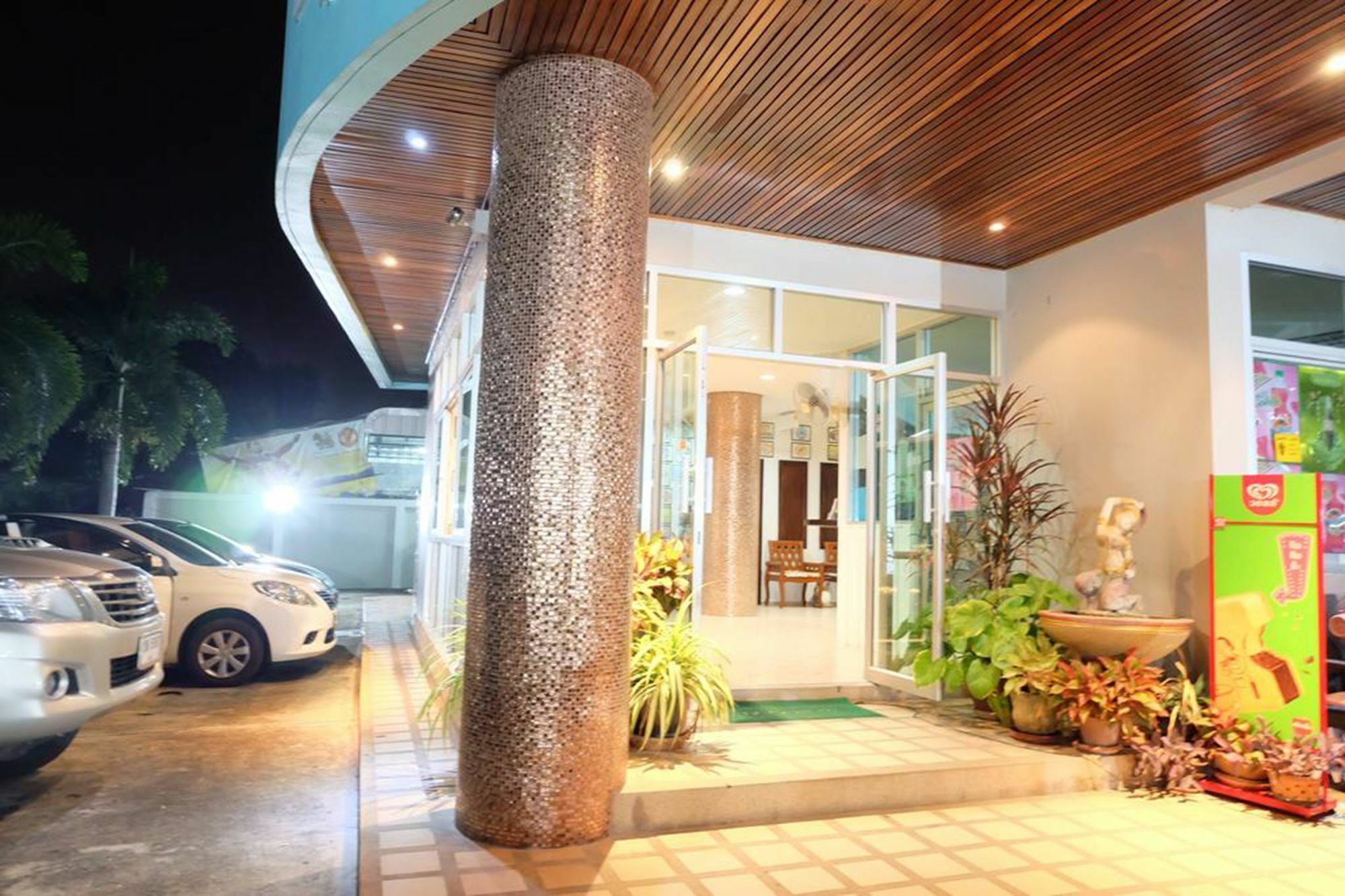 Lomsabai Apartments Bangsaen Exterior foto